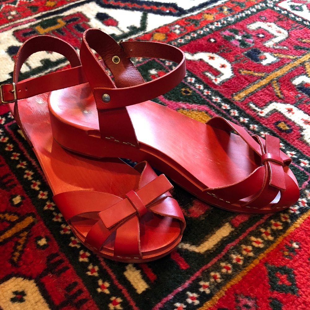 🍒Red wooden bow sandals, Size 38 (US size 8)